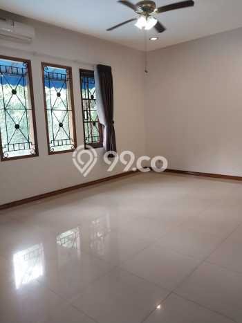 Rumah sewa siap pakai 4 Kamar Tidur di Kemang, Jakarta Selatan Rumah sewa siap pakai 4 Kamar Tidur di Kemang, Jakarta Selatan