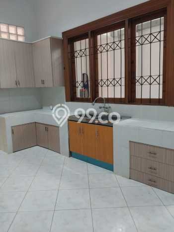 Disewakan Rumah Harga Terjangkau di Kemang Jakarta Selatan dengan 3 KT Disewakan Rumah Harga Terjangkau di Kemang Jakarta Selatan dengan 3 KT