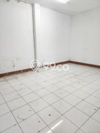 Lokasi strategis! Rumah siap huni dikontrakkan di Kebayoran Baru LB 1000m2 Lokasi strategis! Rumah siap huni dikontrakkan di Kebayoran Baru LB 1000m2