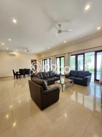 Rumah Bagus Disewakan di Kemang, Jakarta Selatan LT 1m2, LB 0m2 Rumah Bagus Disewakan di Kemang, Jakarta Selatan LT 1m2, LB 0m2