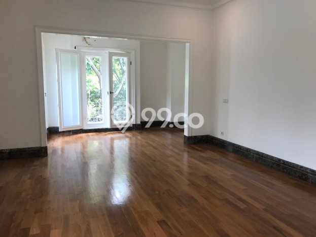 Disewakan! Rumah 5 Kamar Tidur &
4 Kamar Mandi di Senopati, Jakarta Selatan Disewakan! Rumah 5 Kamar Tidur &
4 Kamar Mandi di Senopati, Jakarta Selatan