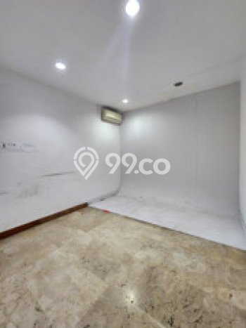 Lokasi strategis! Rumah siap huni dikontrakkan di Kebayoran Baru LB 1000m2 Lokasi strategis! Rumah siap huni dikontrakkan di Kebayoran Baru LB 1000m2