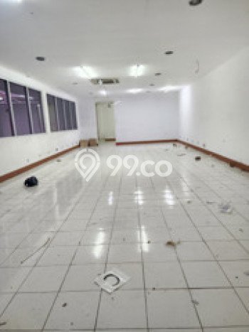 Lokasi strategis! Rumah siap huni dikontrakkan di Kebayoran Baru LB 1000m2 Lokasi strategis! Rumah siap huni dikontrakkan di Kebayoran Baru LB 1000m2