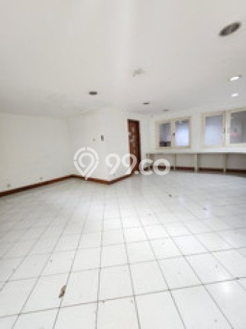 Lokasi strategis! Rumah siap huni dikontrakkan di Kebayoran Baru LB 1000m2 Lokasi strategis! Rumah siap huni dikontrakkan di Kebayoran Baru LB 1000m2