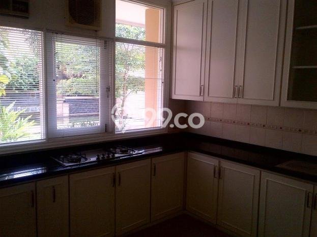 Rumah sewa siap huni 5 KT di Pejaten, Jakarta Selatan Rumah sewa siap huni 5 KT di Pejaten, Jakarta Selatan