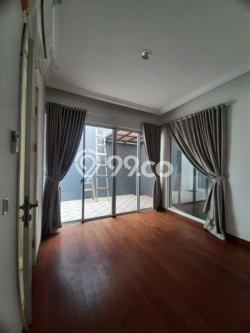 Rumah Elit Modern Tanpa Renovasi di BSD Green Wich Tangerang Rumah Elit Modern Tanpa Renovasi di BSD Green Wich Tangerang