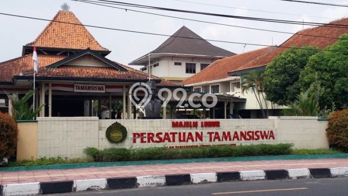 Komersial Usaha Dijual di Mergangsan Yogyakarta LT 139m2 & LB 139m2 Komersial Usaha Dijual di Mergangsan Yogyakarta LT 139m2 & LB 139m2