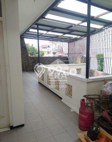 DIJUAL CEPAT! Rumah Modern di Tidar, Malang, Luas 236m2m² LB 265m2m² BISA KPR! DIJUAL CEPAT! Rumah Modern di Tidar, Malang, Luas 236m2m² LB 265m2m² BISA KPR!