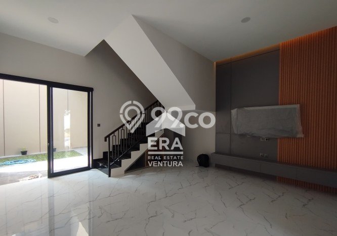 Rumah Mewah LB 220m2 Siap Pakai Desain Elegan di Araya, Malang Rumah Mewah LB 220m2 Siap Pakai Desain Elegan di Araya, Malang