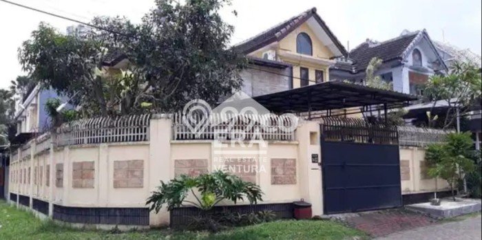 Rumah Mewah LB 360m2 Siap Pakai Desain Elegan di Soekarno Hatta, Malang Rumah Mewah LB 360m2 Siap Pakai Desain Elegan di Soekarno Hatta, Malang