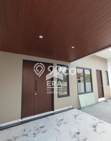 Rumah Mewah LB 220m2 Siap Pakai Desain Elegan di Araya, Malang Rumah Mewah LB 220m2 Siap Pakai Desain Elegan di Araya, Malang