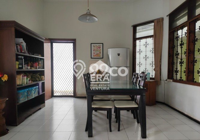 Hunian Elit LB 220m2 Siap Pakai Desain Elegan di Tidar, Malang Hunian Elit LB 220m2 Siap Pakai Desain Elegan di Tidar, Malang