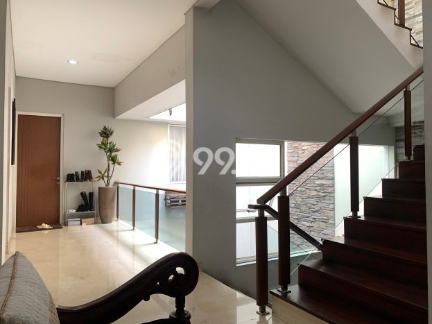 Dijual Rumah Mewah Megah Dengan View Eksklusif di Daan Mogot, Jakarta Barat Dijual Rumah Mewah Megah Dengan View Eksklusif di Daan Mogot, Jakarta Barat
