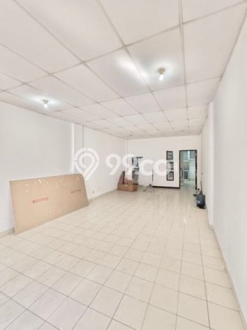 Ruko Dijual di Jakarta Barat LT 67m2 & LB 200m2 Lokasi Terbaik! Ruko Dijual di Jakarta Barat LT 67m2 & LB 200m2 Lokasi Terbaik!