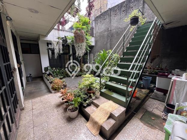Rumah Mewah LB 313m2 Siap Huni Desain Elegan di Cikutra, Bandung Rumah Mewah LB 313m2 Siap Huni Desain Elegan di Cikutra, Bandung