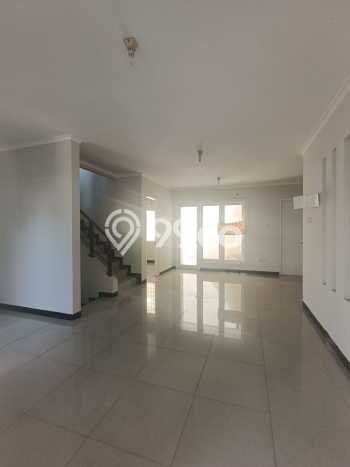 Jual Rumah Eksklusif 4 KT di Legenda Wisata, Jakarta Timur Jual Rumah Eksklusif 4 KT di Legenda Wisata, Jakarta Timur