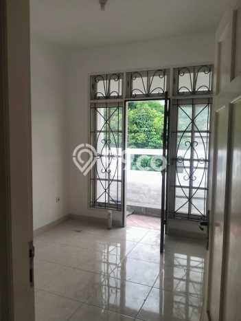 Rumah Modern 4 Kamar LT 165m2 di Kota Wisata Rumah Modern 4 Kamar LT 165m2 di Kota Wisata