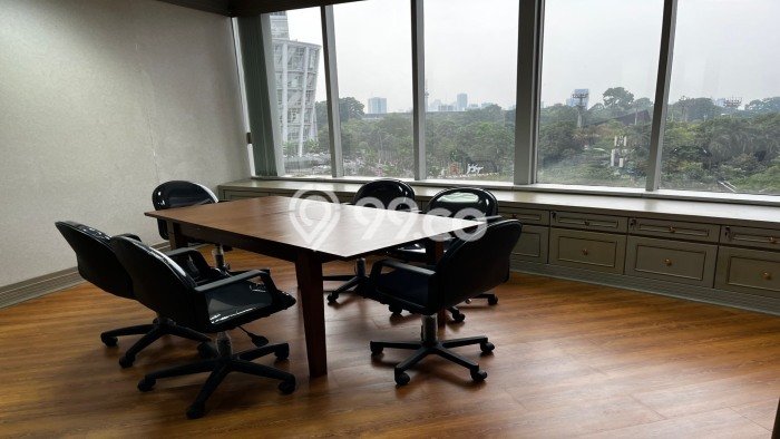 Unit Kantor Disewakan di Sudirman di Area Ramai & Strategis Unit Kantor Disewakan di Sudirman di Area Ramai & Strategis