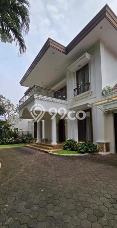 Lokasi terbaik! Rumah siap huni disewakan di Kebayoran Baru LB 671m2 Lokasi terbaik! Rumah siap huni disewakan di Kebayoran Baru LB 671m2