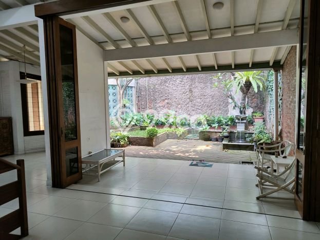 Jual Rumah Luas Megah Dengan View Eksklusif di Puri Indah, Jakarta Barat Jual Rumah Luas Megah Dengan View Eksklusif di Puri Indah, Jakarta Barat