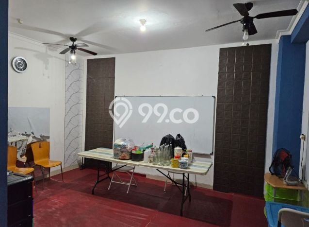 Disewakan! Rumah 4 Kamar Tidur &
3 Kamar Mandi di Green garden, Jakarta Barat Disewakan! Rumah 4 Kamar Tidur &
3 Kamar Mandi di Green garden, Jakarta Barat