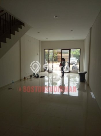 Ruko Kawasan Serpong, Luas 120m², Pusat Bisnis, Lokasi Strategis Ruko Kawasan Serpong, Luas 120m², Pusat Bisnis, Lokasi Strategis