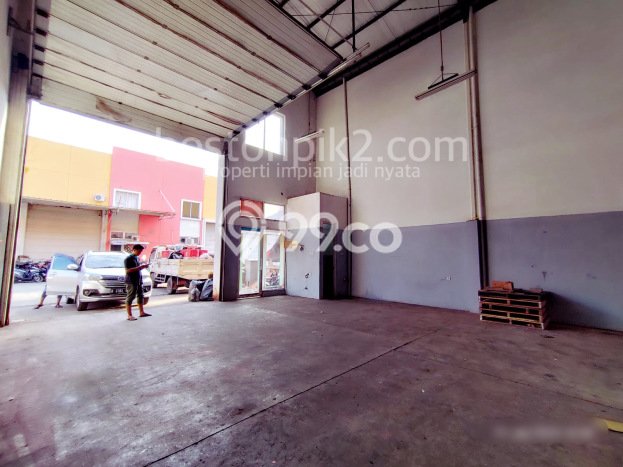 LOKASI PREMIUM! Gudang Kawasan Niaga di Cakung, Luas 126m2m², Siap Operasional LOKASI PREMIUM! Gudang Kawasan Niaga di Cakung, Luas 126m2m², Siap Operasional