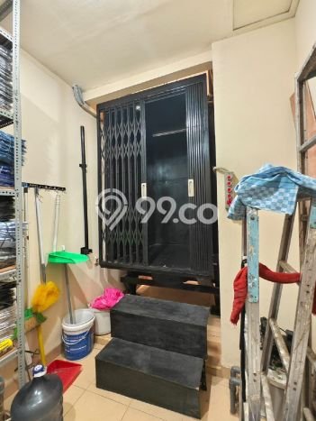 LOKASI STRATEGIS! Ruko Kawasan , Luas 240m2m², Pengunjung Tinggi LOKASI STRATEGIS! Ruko Kawasan , Luas 240m2m², Pengunjung Tinggi