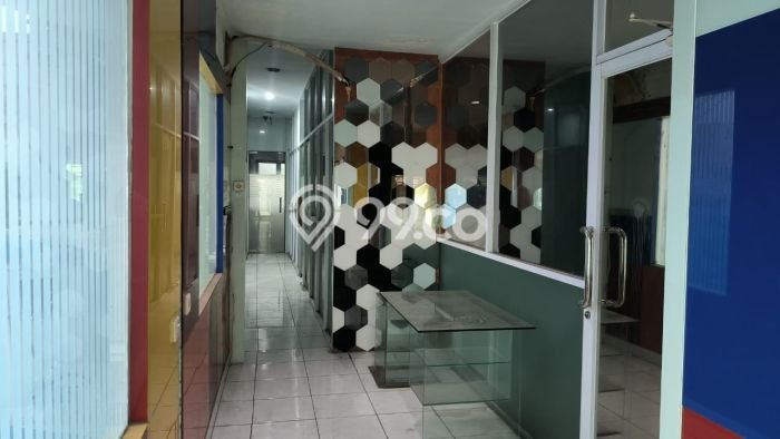 Gudang Kawasan Bisnis di Cengkareng, Luas 360m2m², Siap Operasional Gudang Kawasan Bisnis di Cengkareng, Luas 360m2m², Siap Operasional