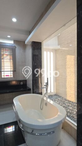 Hunian Eksklusif 4 KT / 3 KM untuk Disewa di Pondok Indah, Jakarta Selatan Hunian Eksklusif 4 KT / 3 KM untuk Disewa di Pondok Indah, Jakarta Selatan