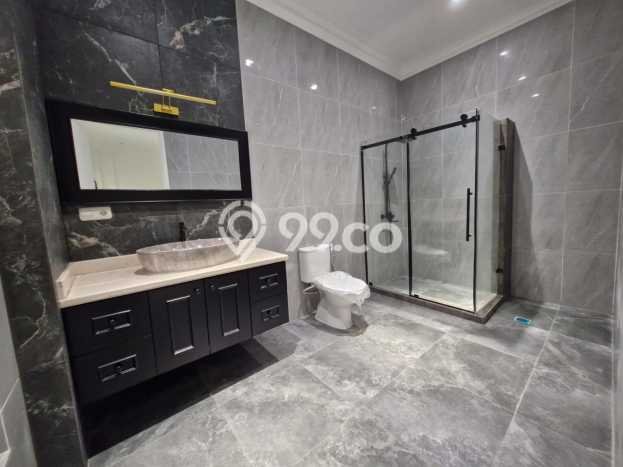 Jual Rumah Luas Elegan Dengan View Cantik di Joglo, Jakarta Barat Jual Rumah Luas Elegan Dengan View Cantik di Joglo, Jakarta Barat