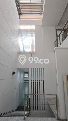 Hunian Eksklusif 4 KT / 3 KM untuk Disewa di Pondok Indah, Jakarta Selatan Hunian Eksklusif 4 KT / 3 KM untuk Disewa di Pondok Indah, Jakarta Selatan