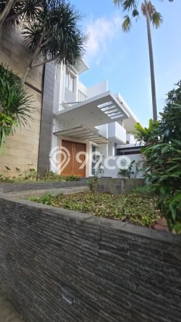 Hunian Eksklusif 4 KT / 3 KM untuk Disewa di Pondok Indah, Jakarta Selatan Hunian Eksklusif 4 KT / 3 KM untuk Disewa di Pondok Indah, Jakarta Selatan