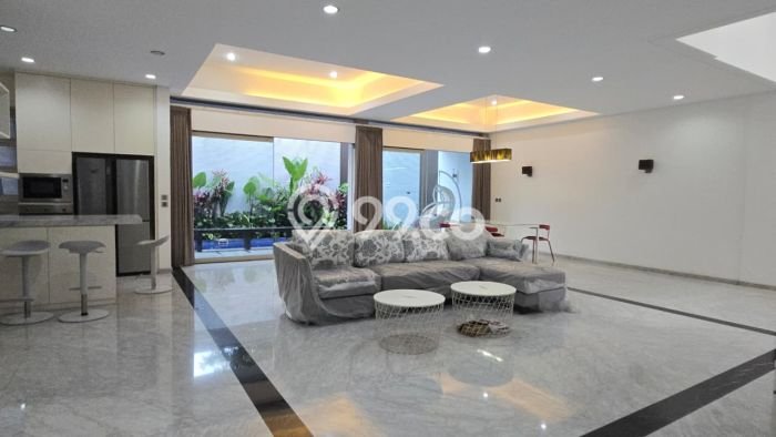 Hunian Eksklusif 4 KT / 3 KM untuk Disewa di Pondok Indah, Jakarta Selatan Hunian Eksklusif 4 KT / 3 KM untuk Disewa di Pondok Indah, Jakarta Selatan