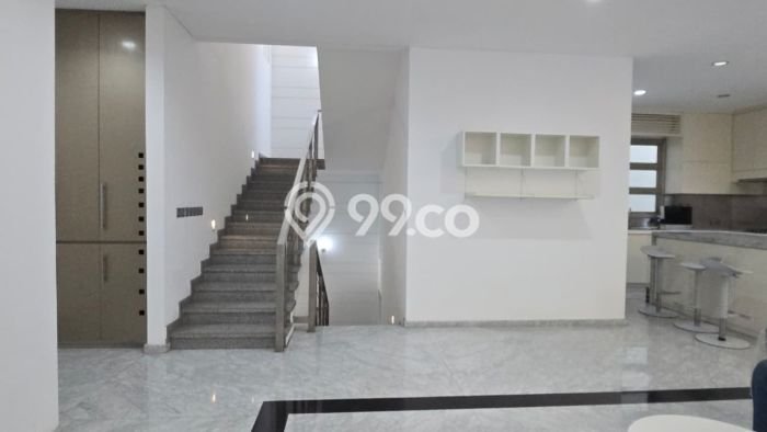Hunian Eksklusif 4 KT / 3 KM untuk Disewa di Pondok Indah, Jakarta Selatan Hunian Eksklusif 4 KT / 3 KM untuk Disewa di Pondok Indah, Jakarta Selatan