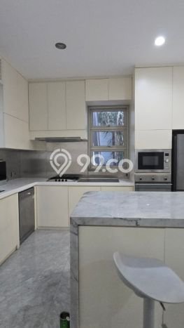 Hunian Eksklusif 4 KT / 3 KM untuk Disewa di Pondok Indah, Jakarta Selatan Hunian Eksklusif 4 KT / 3 KM untuk Disewa di Pondok Indah, Jakarta Selatan