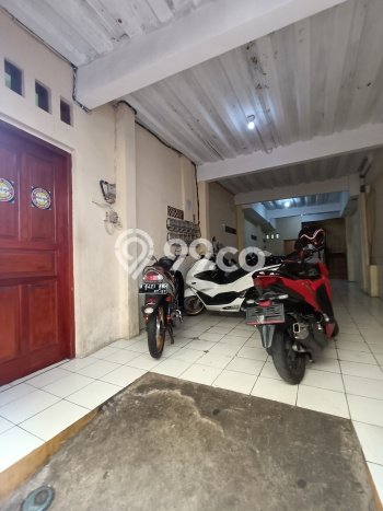 Rumah Kost untuk Dijual di Tanah Abang dengan 18 KT, 8 KM, Luas 200m2 Rumah Kost untuk Dijual di Tanah Abang dengan 18 KT, 8 KM, Luas 200m2