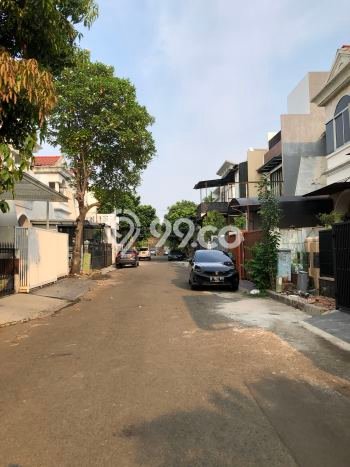 HOT LISTING! Rumah Siap Huni lokasi Kembangan, Jakarta Barat, Luas 144m² Bangunan 310m² HOT LISTING! Rumah Siap Huni lokasi Kembangan, Jakarta Barat, Luas 144m² Bangunan 310m²