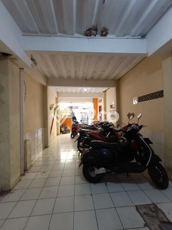Rumah Kost untuk Dijual di Tanah Abang dengan 18 KT, 8 KM, Luas 200m2 Rumah Kost untuk Dijual di Tanah Abang dengan 18 KT, 8 KM, Luas 200m2