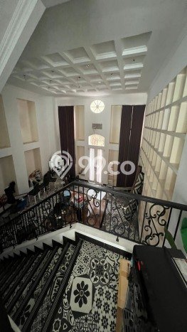 Disewakan! Rumah 5 Kamar Tidur &
6 Kamar Mandi di Kemanggisan, Jakarta Barat Disewakan! Rumah 5 Kamar Tidur &
6 Kamar Mandi di Kemanggisan, Jakarta Barat