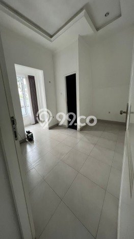 Disewakan! Rumah 5 Kamar Tidur &
6 Kamar Mandi di Kemanggisan, Jakarta Barat Disewakan! Rumah 5 Kamar Tidur &
6 Kamar Mandi di Kemanggisan, Jakarta Barat