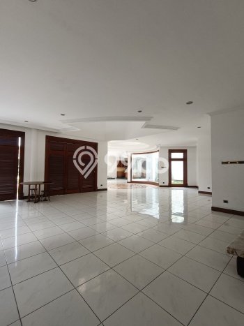 Sewa Rumah Strategis di Kemang LT 1591m2 / LB 1000m2 Kondisi Bagus Sewa Rumah Strategis di Kemang LT 1591m2 / LB 1000m2 Kondisi Bagus