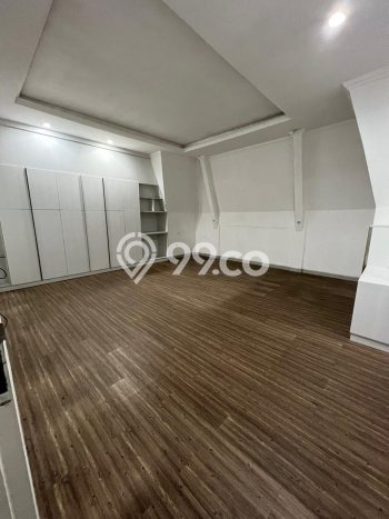 Disewakan! Rumah 5 Kamar Tidur &
6 Kamar Mandi di Kemanggisan, Jakarta Barat Disewakan! Rumah 5 Kamar Tidur &
6 Kamar Mandi di Kemanggisan, Jakarta Barat