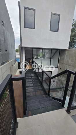 Rumah di Ciputat Timur, Tangerang Selatan, Luas 164m² LB 200m² Rumah di Ciputat Timur, Tangerang Selatan, Luas 164m² LB 200m²