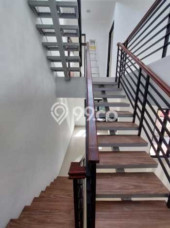 Rumah 5 KT 4 KM Luas Tanah 160m², LB 200m² di Bintaro, Tangerang Selatan Rumah 5 KT 4 KM Luas Tanah 160m², LB 200m² di Bintaro, Tangerang Selatan