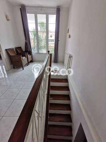 Rumah LT 120m² / LB 150m² View Kota di Sektor 9-Bintaro, Tangerang Selatan Rumah LT 120m² / LB 150m² View Kota di Sektor 9-Bintaro, Tangerang Selatan