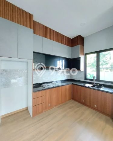 Dijual Rumah Premium dengan Fasilitas Sekitar Lengkap di BSD, Tangerang Selatan Dijual Rumah Premium dengan Fasilitas Sekitar Lengkap di BSD, Tangerang Selatan