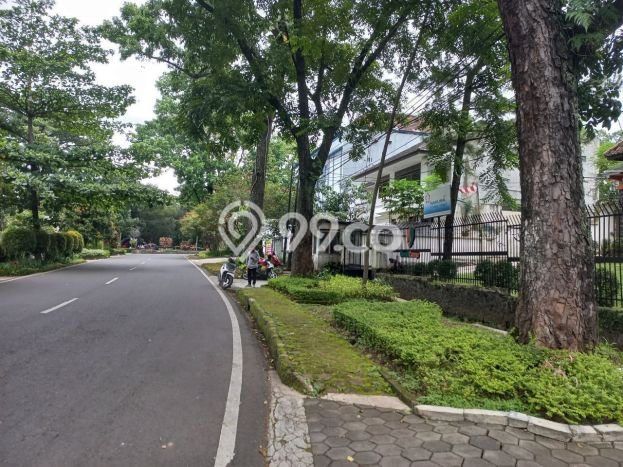 For Sale! Luxury House LT 1324m2 Desain Elegan di Cipaganti For Sale! Luxury House LT 1324m2 Desain Elegan di Cipaganti