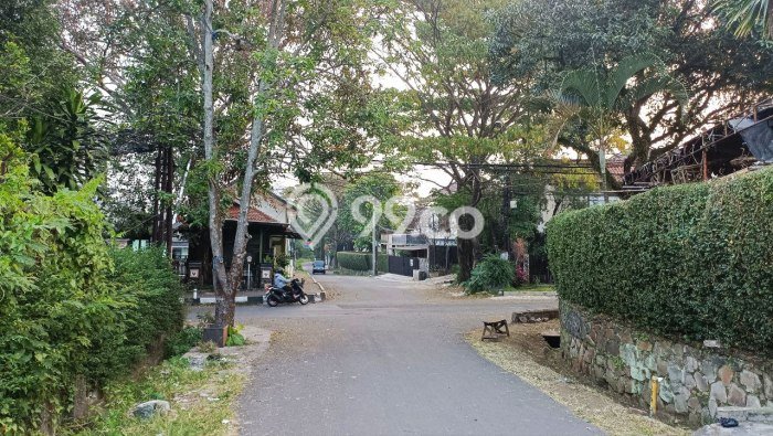 Rumah Minimalis di Dago, Bandung, LT 648m2m² Bangunan 240m2m² Rumah Minimalis di Dago, Bandung, LT 648m2m² Bangunan 240m2m²