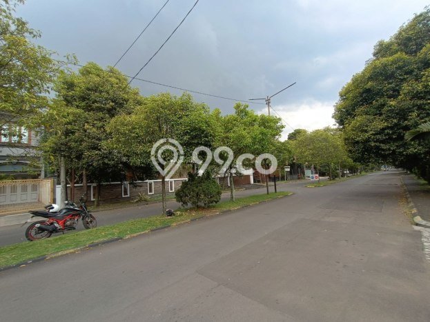 Rumah Elit LB 395m2 Siap Huni Desain Elegan di Buah Batu, Bandung Rumah Elit LB 395m2 Siap Huni Desain Elegan di Buah Batu, Bandung